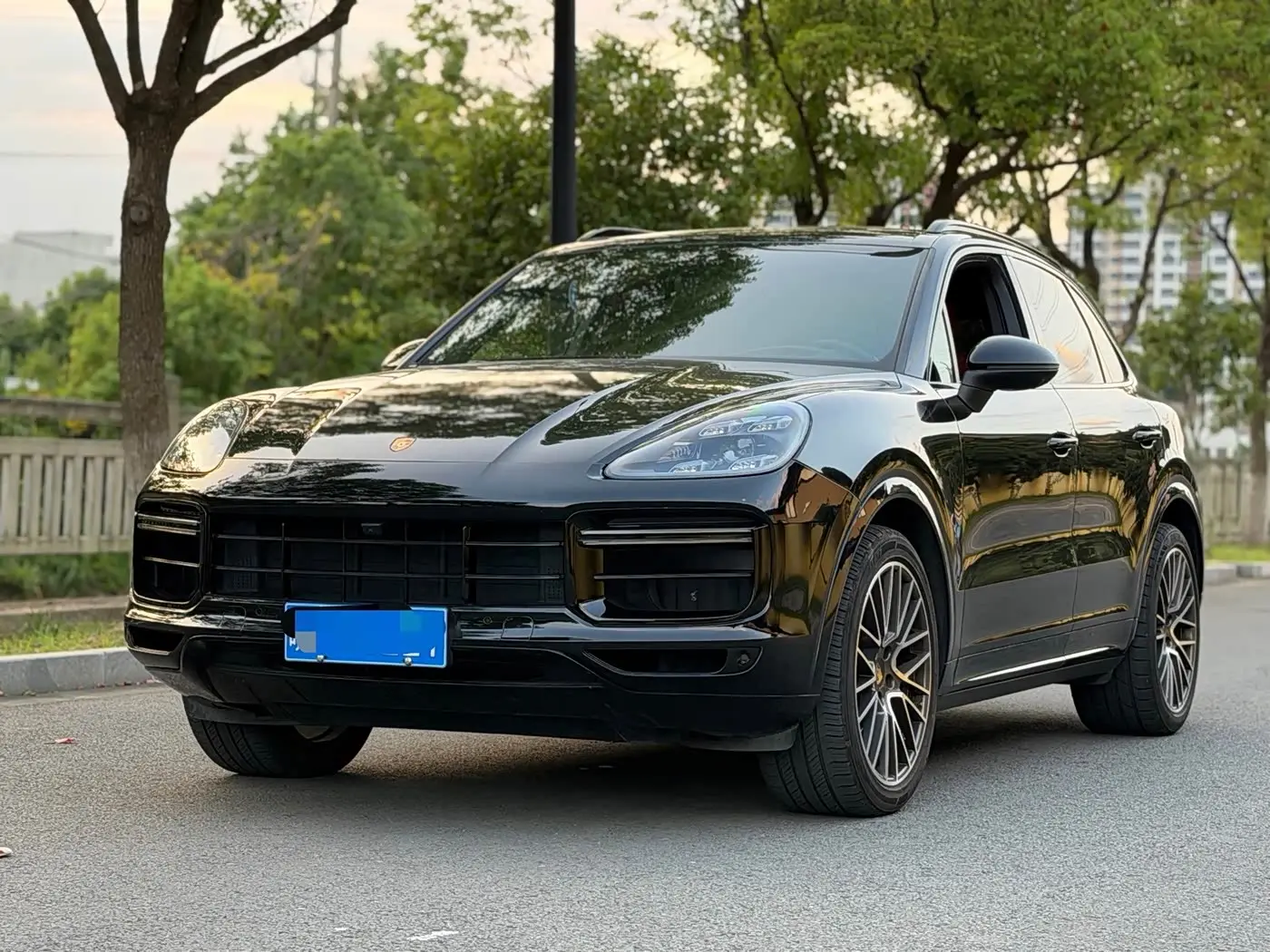 Porsche Cayenne 2021 — Photo 1/17