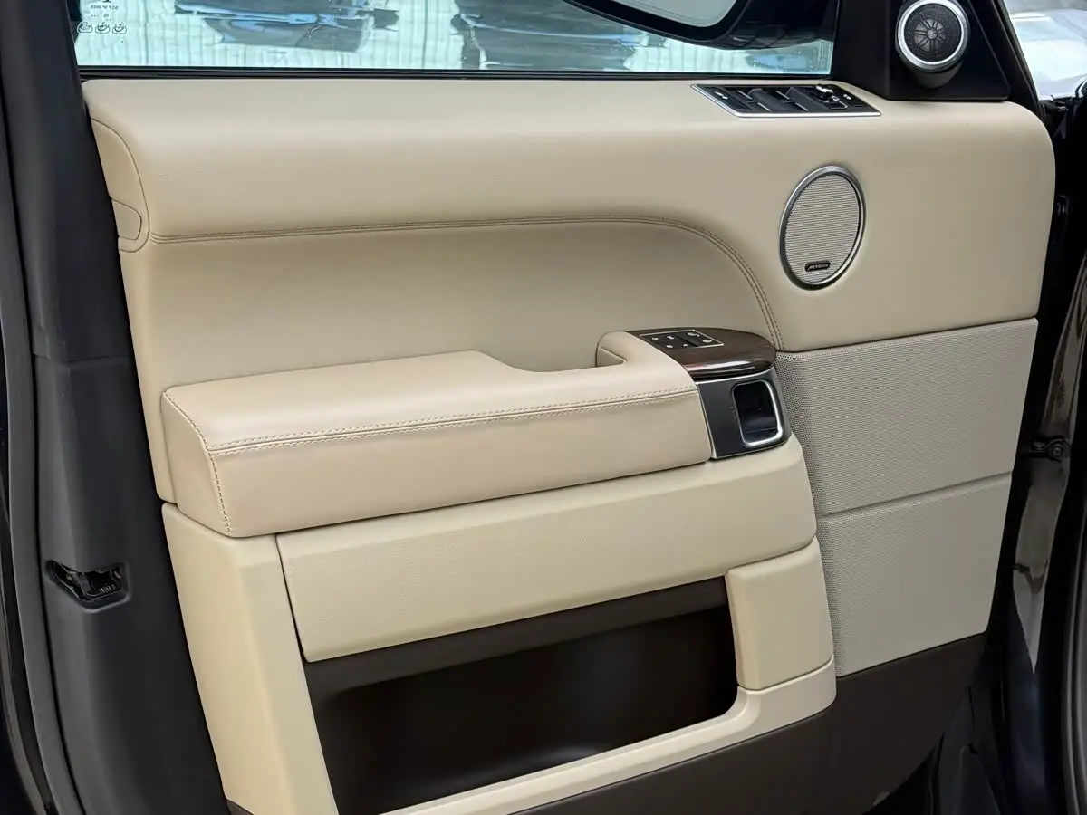 Land Rover Range Rover 2015 — ფოტო 8/20
