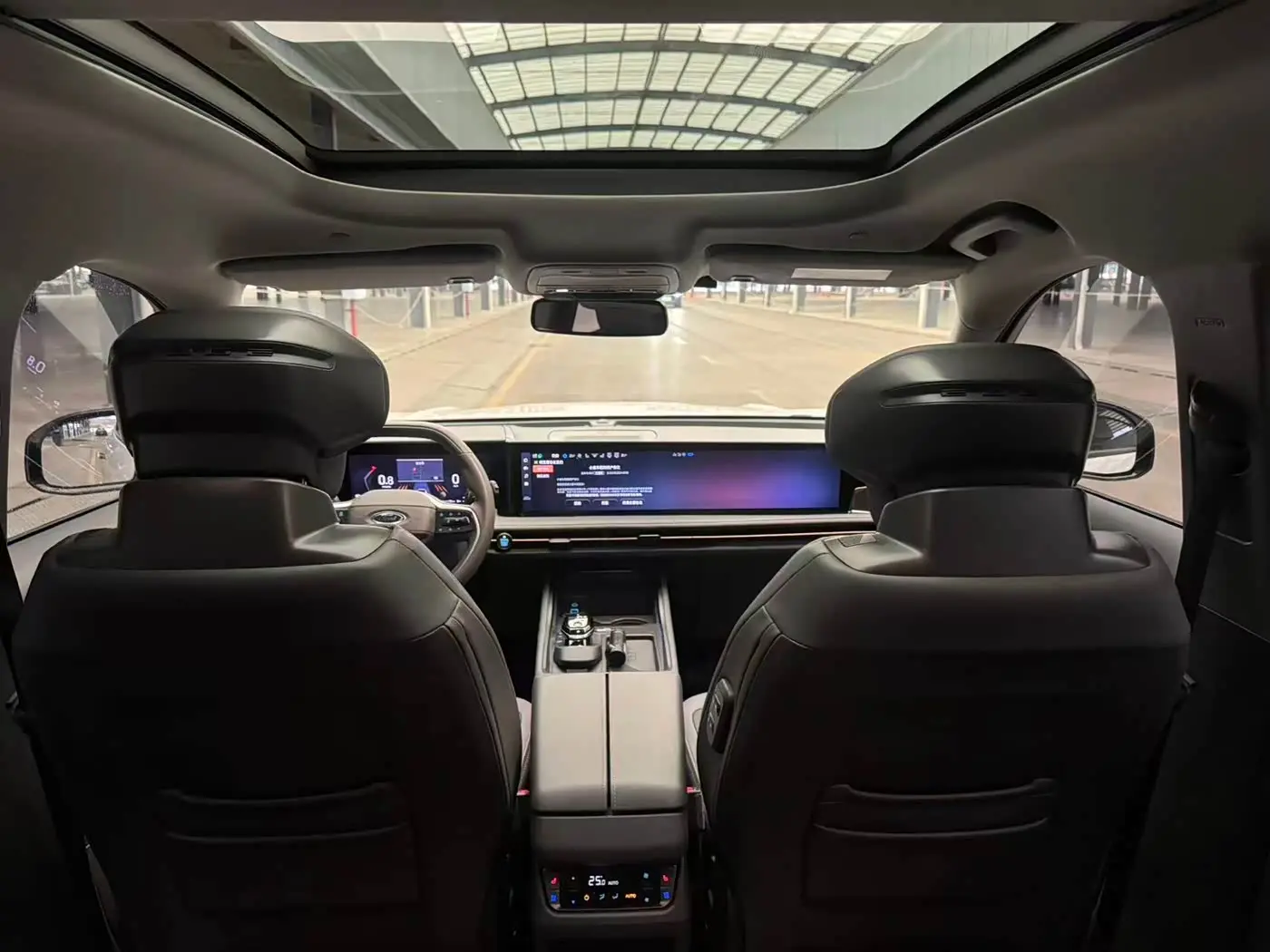 Ford Edge 2024 — Фото 13/16