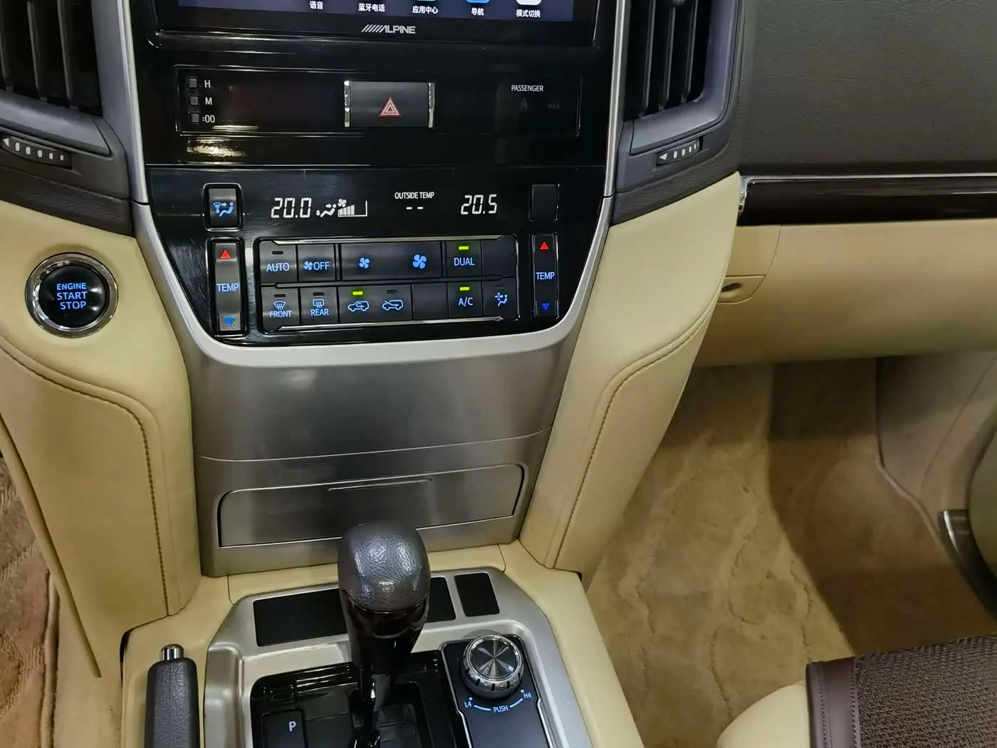 Toyota Land Cruiser 2016 — Photo 8/11