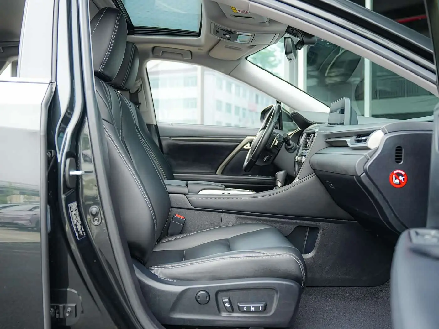 Lexus RX 2020 — Photo 11/20