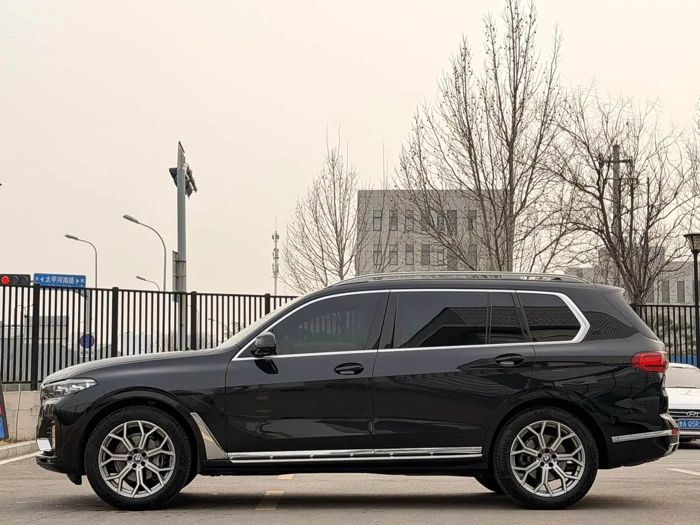 BMW X7 2023 — Photo 2/20