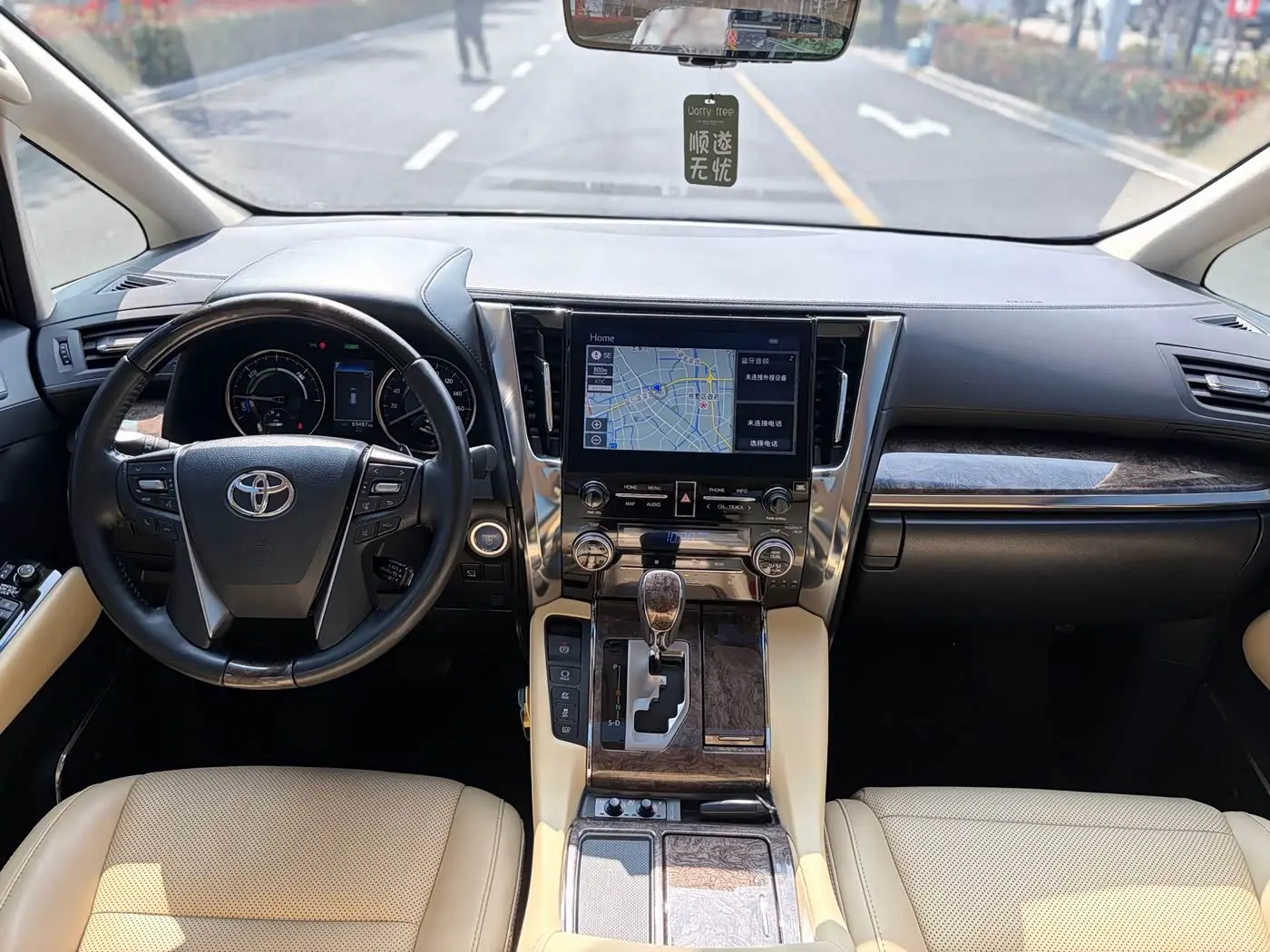 Toyota Alphard 2022 — Photo 13/17