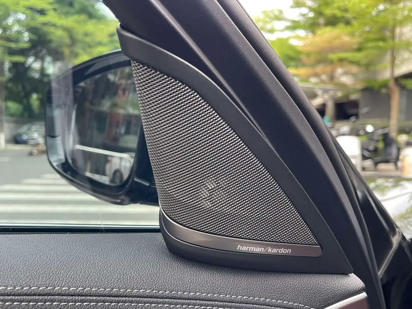 BMW 5 Series New Energy 2021 — Photo 10/17
