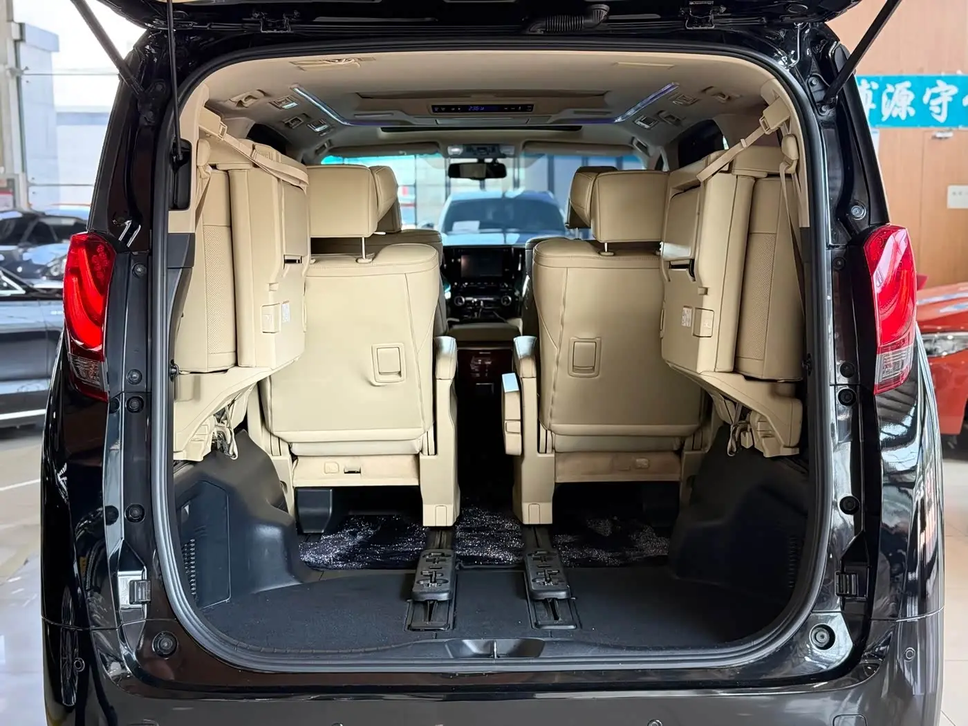 Toyota Alphard 2018 — Фото 16/20