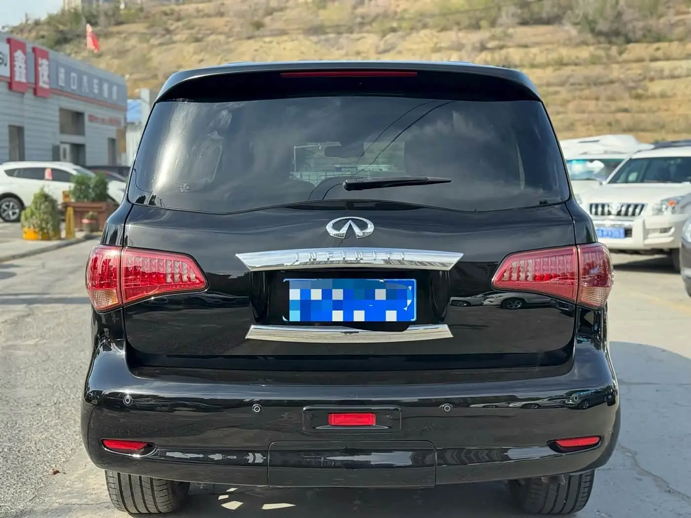 Infiniti QX80 2016 — Фото 8/15