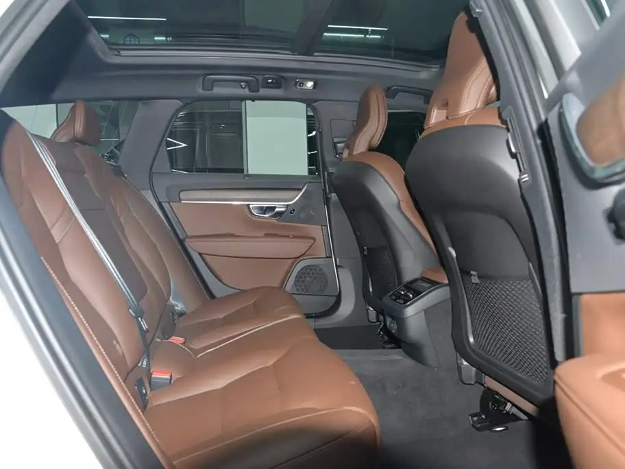 Volvo V90 2023 — Photo 17/20