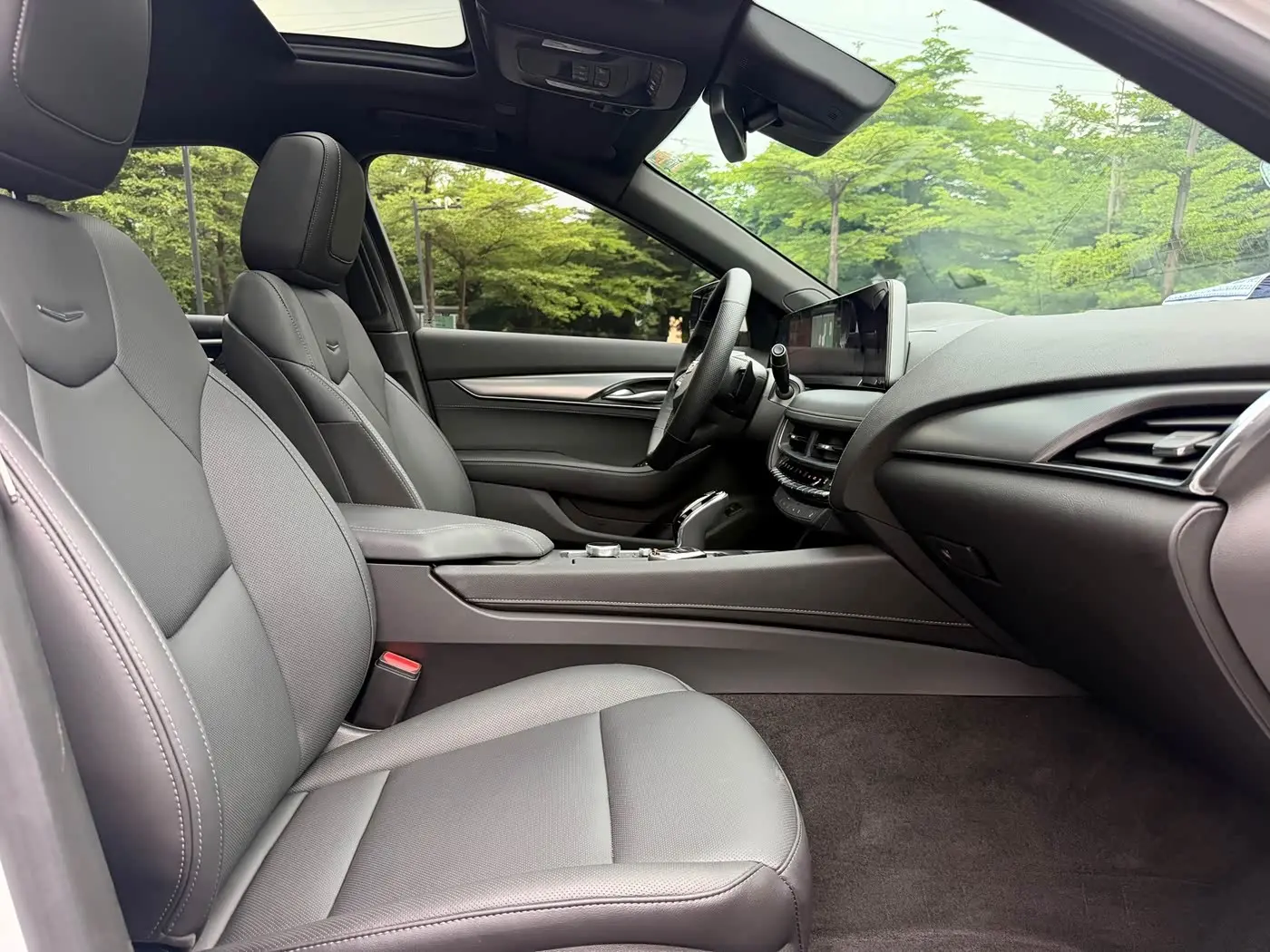 Cadillac CT5 2025 — Фото 10/20