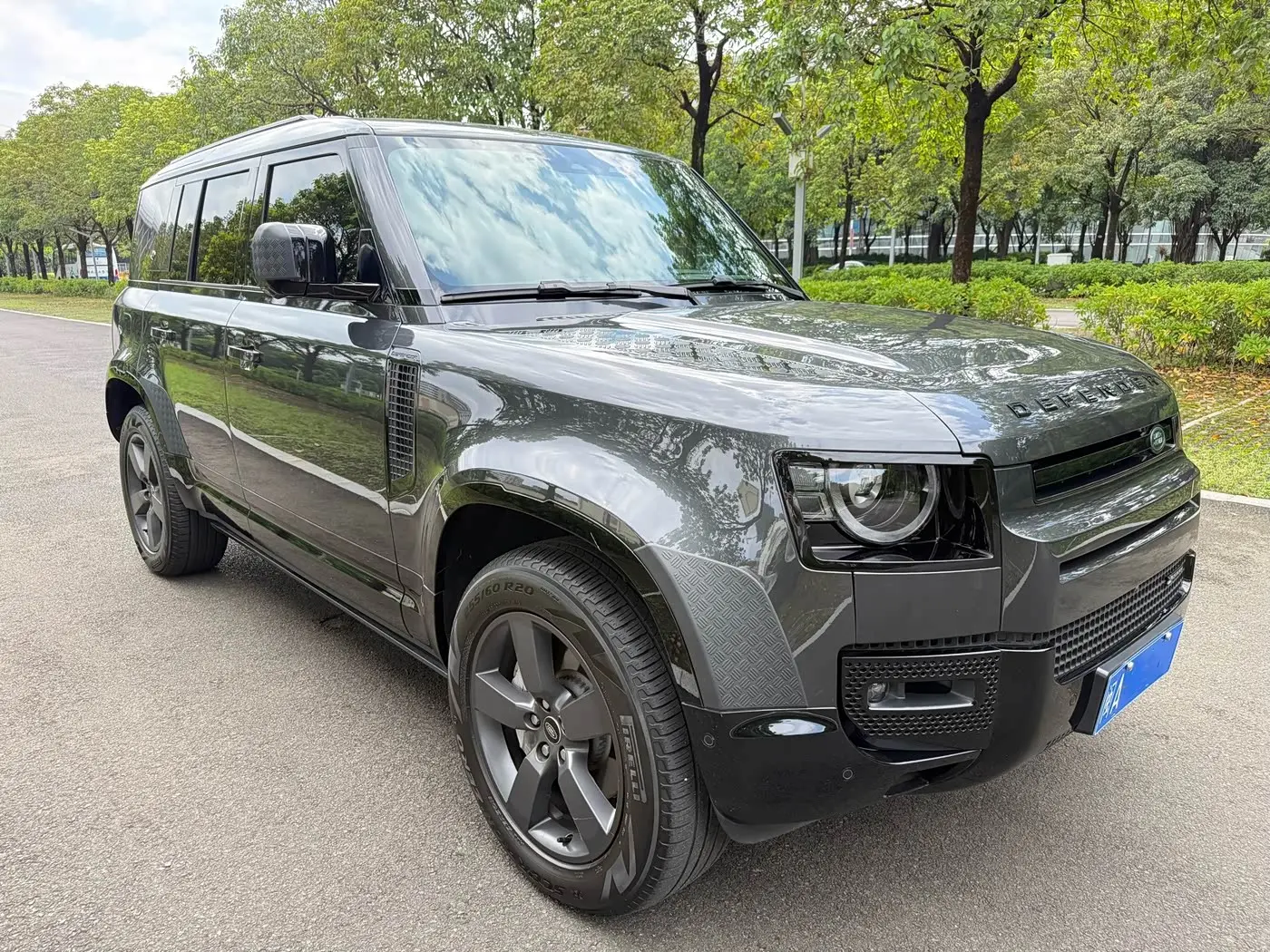 Land Rover Defender 2023 — Photo 2/18