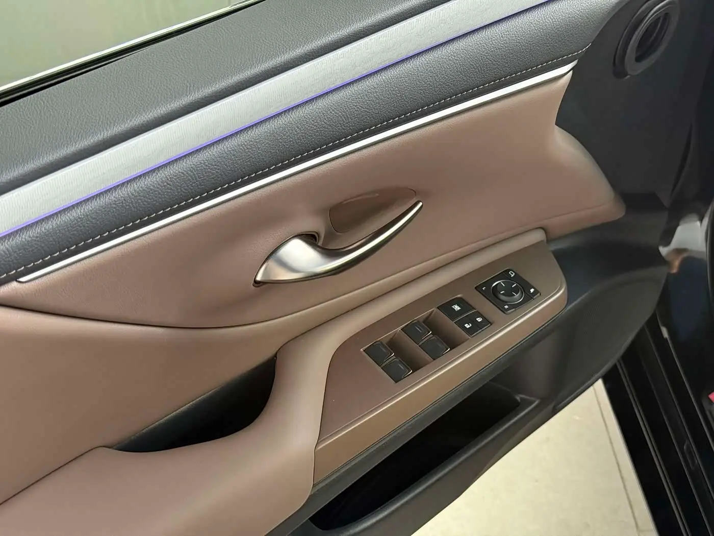 Lexus ES 2025 — Photo 13/16