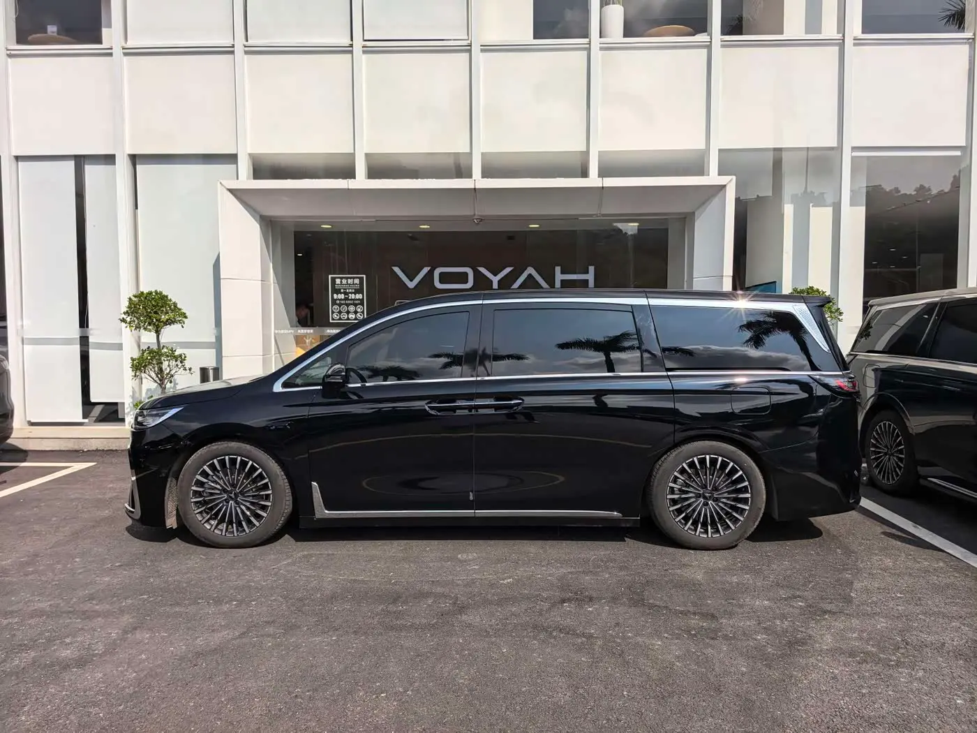 Voyah Auto Voyah Dreamer 2025 — Photo 8/20