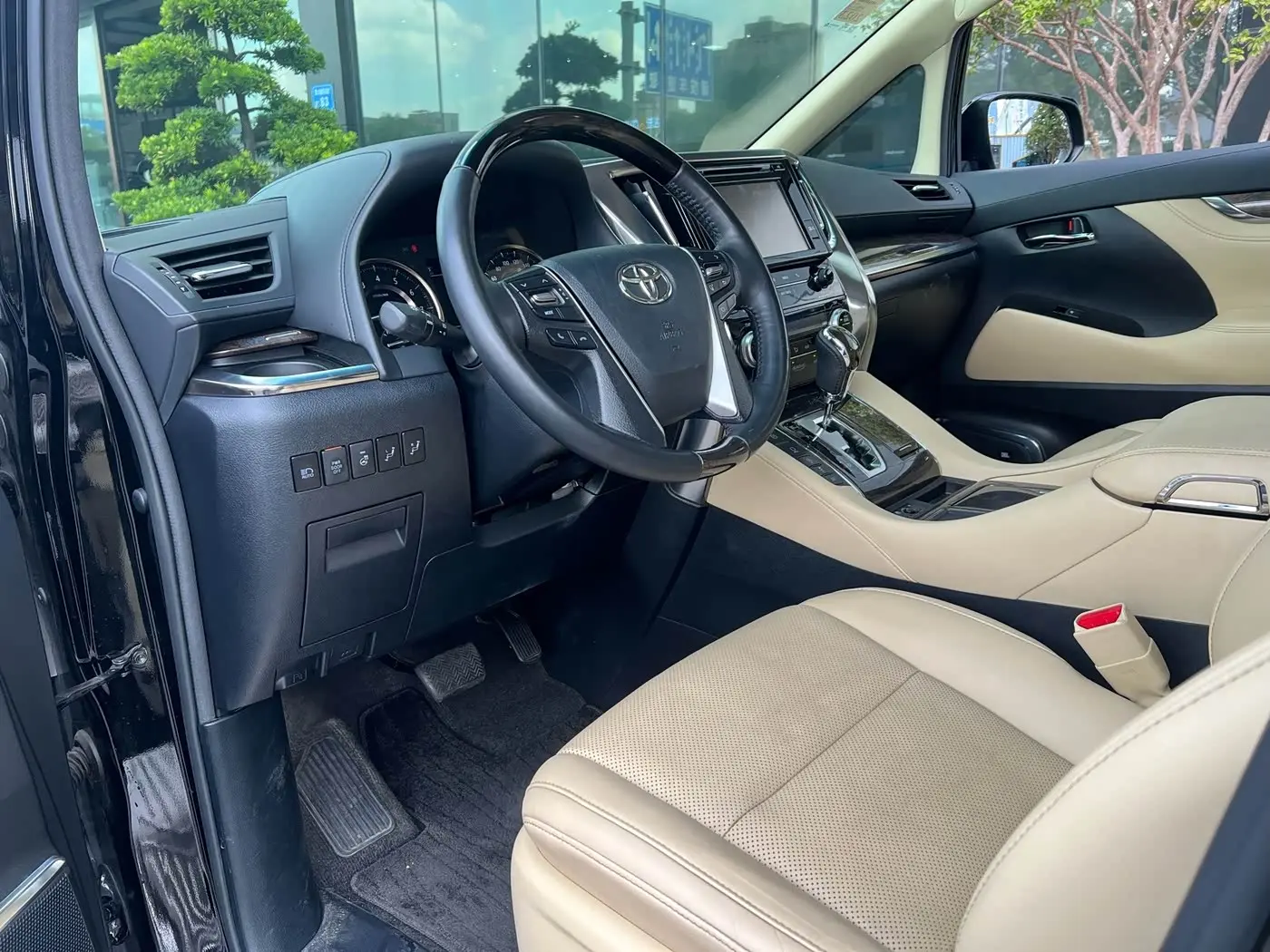 Toyota Alphard 2019 — Фото 2/9