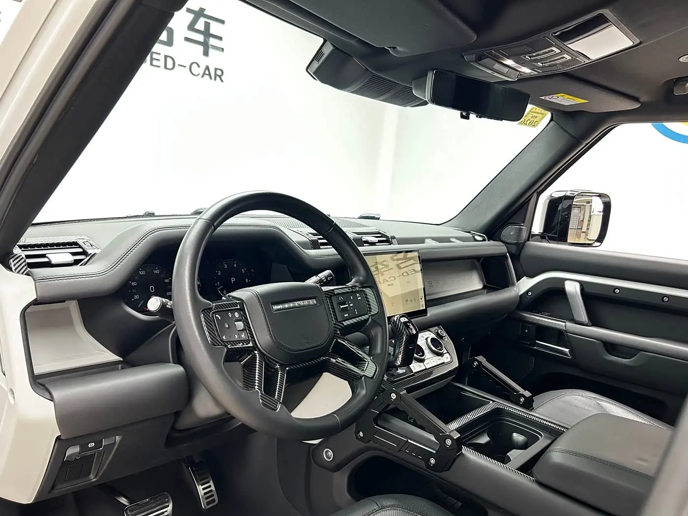 Land Rover Defender 2024 — Photo 10/20