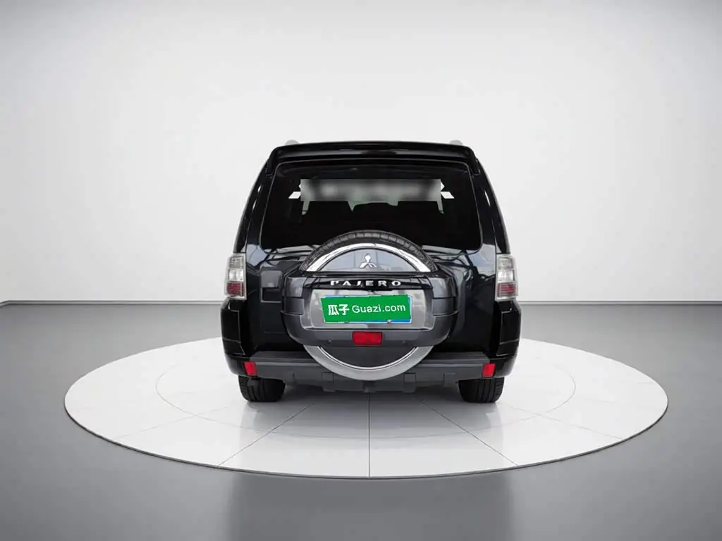 Mitsubishi Pajero 2019 — Photo 6/20