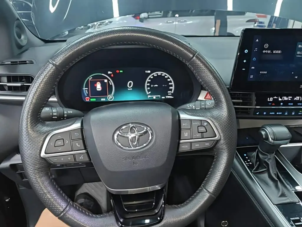 Toyota Granvia 2023 — Photo 11/20