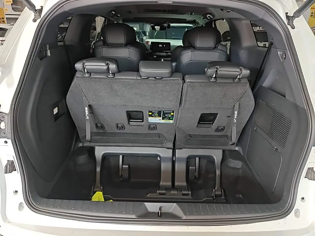 Toyota Sienna 2024 — Photo 15/20