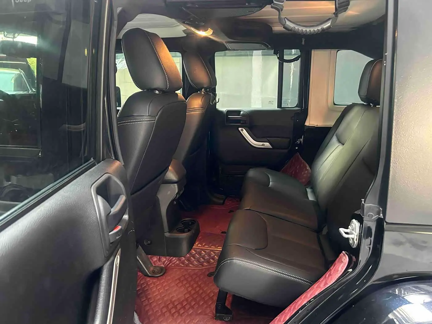 Jeep Wrangler 2015 — Фото 16/20