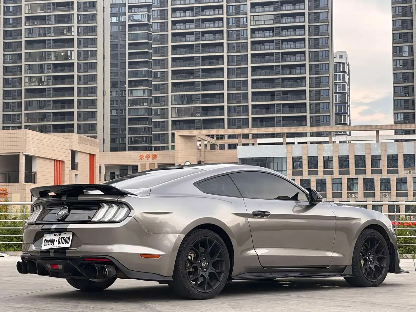 Ford Mustang 2018 — ფოტო 7/9