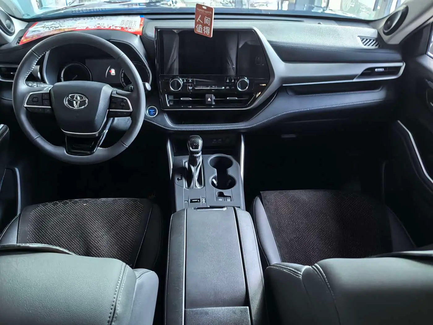 Toyota Highlander 2022 — Photo 7/10