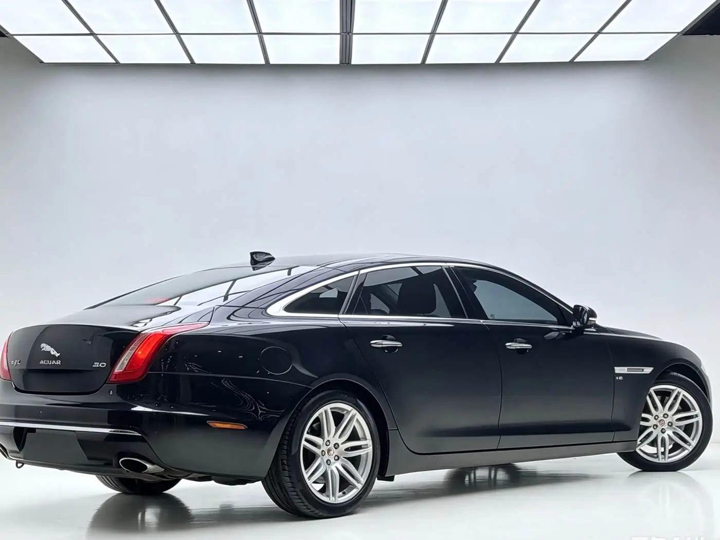 Jaguar XJ 2019 — Şəkil 3/16