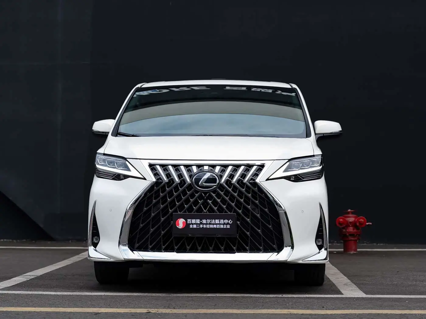 Lexus LM 2022 — Photo 2/18