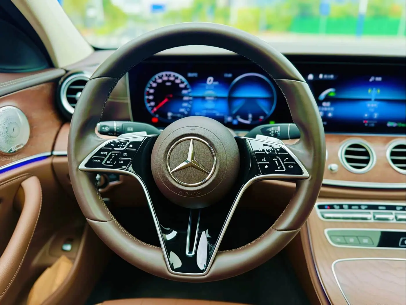 Mercedes-Benz E-Class 2023 — Şəkil 19/20