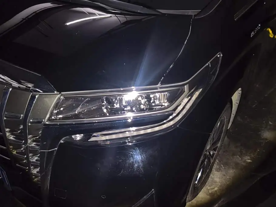 Toyota Alphard 2023 — Photo 5/16