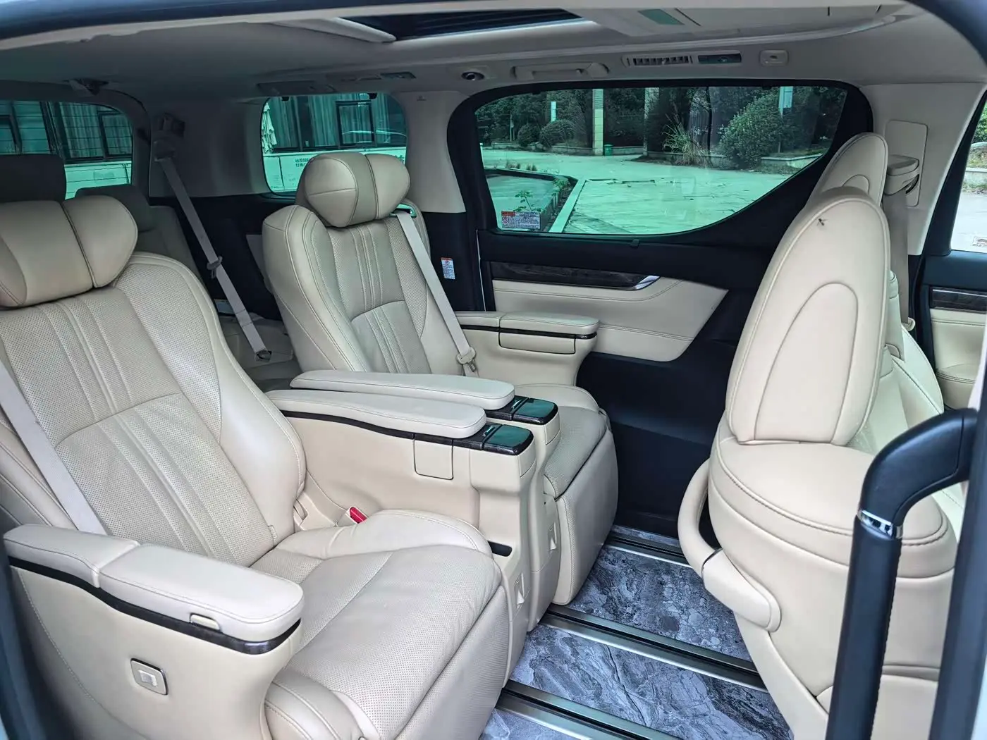 Toyota Alphard 2020 — Photo 5/13