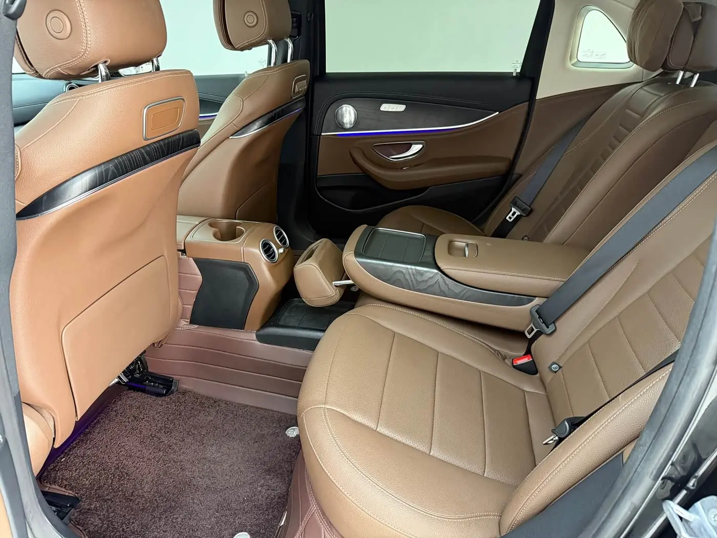 Mercedes-Benz E-Class 2020 — Photo 8/20