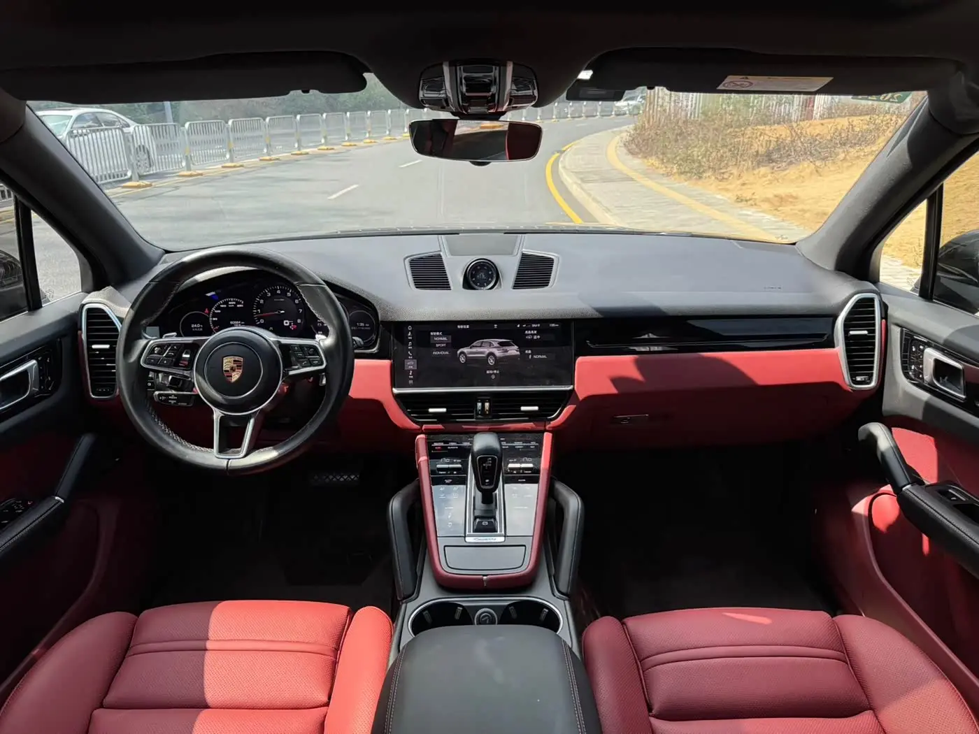 Porsche Cayenne 2018 — Photo 4/10