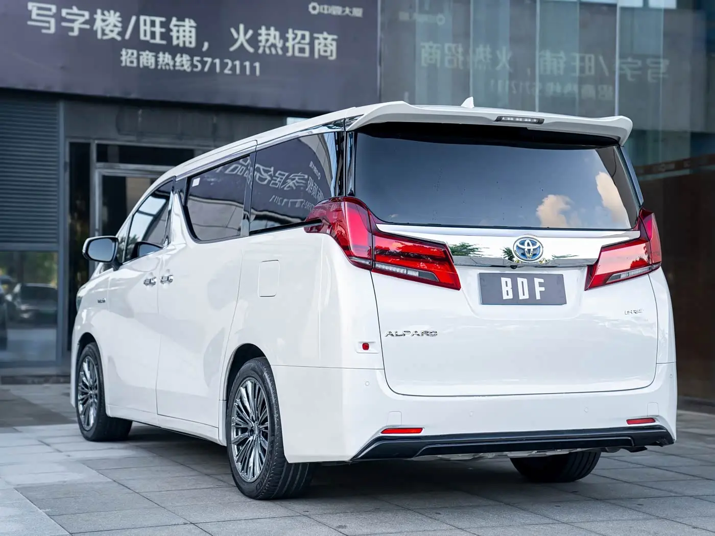 Toyota Alphard 2021 — Photo 6/18
