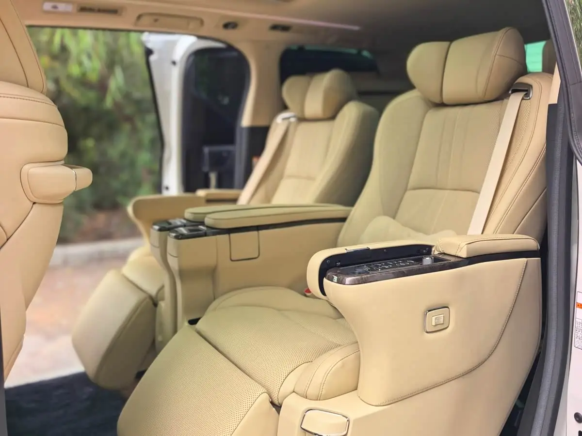 Toyota Vellfire 2021 — Photo 9/20