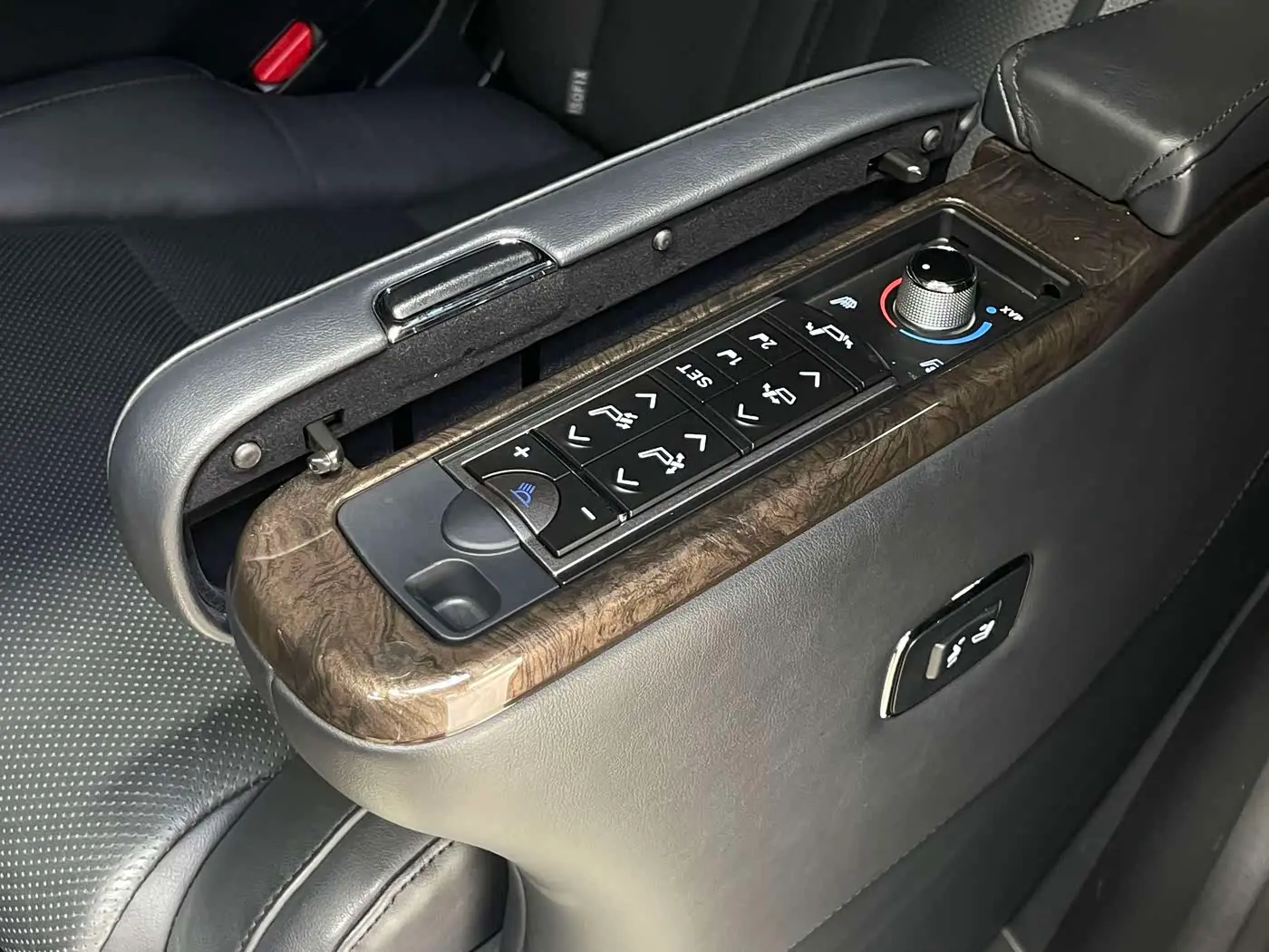 Toyota Alphard 2020 — Photo 9/12