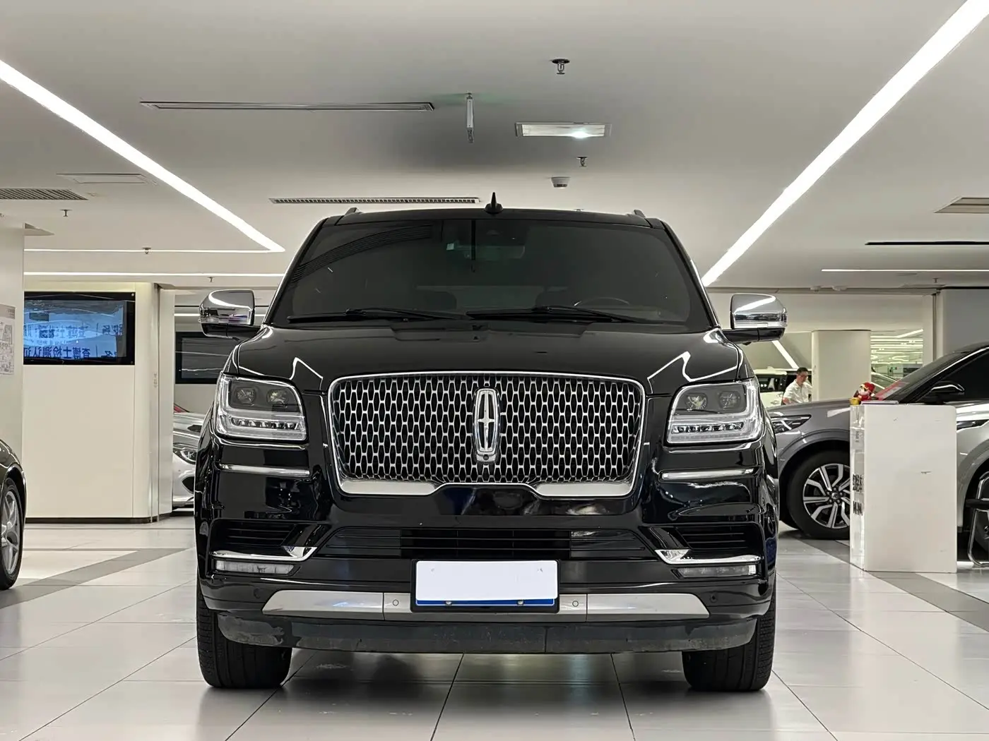 Lincoln Navigator 2021 — Şəkil 2/20