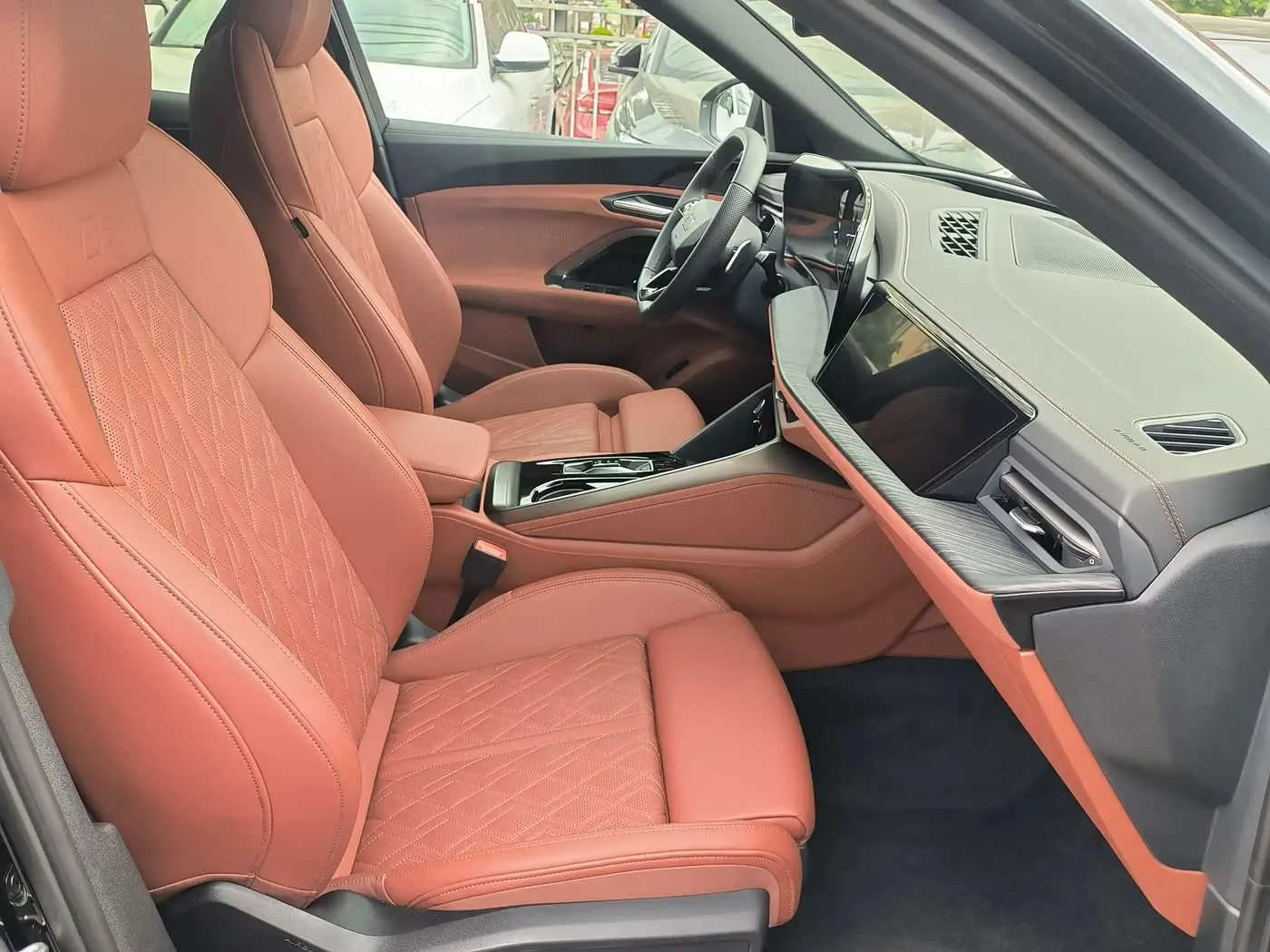 Audi Q5L 2025 — Photo 4/9