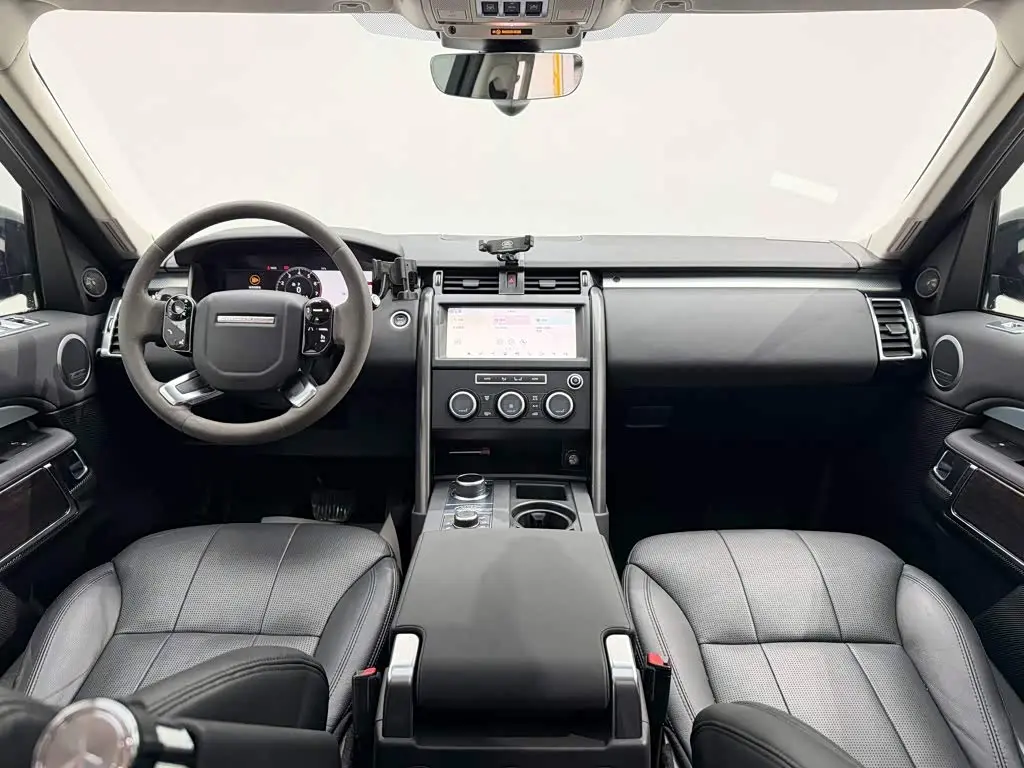 Land Rover Discovery 2020 — Photo 10/20