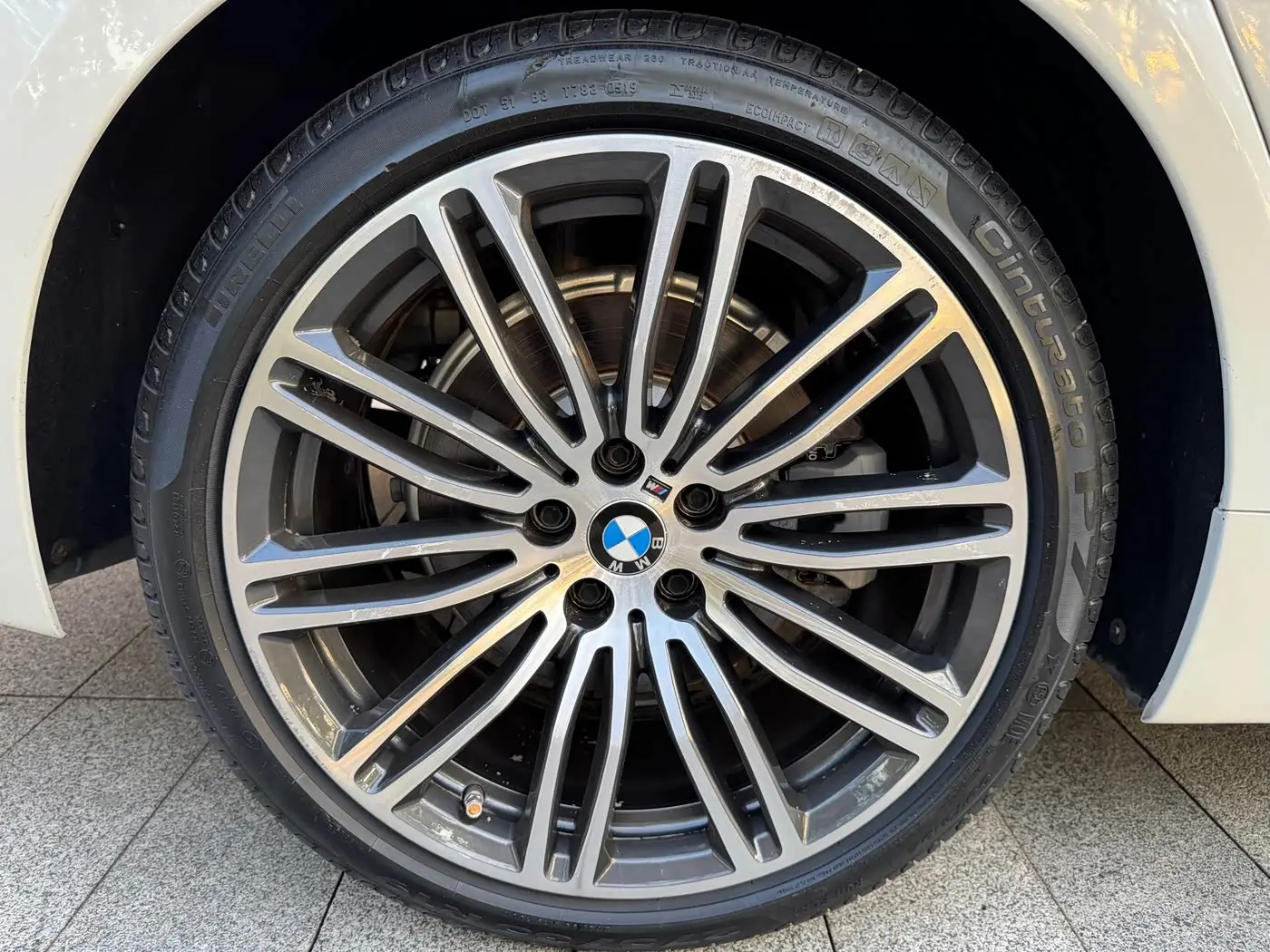BMW 5 Series 2019 — Photo 16/16