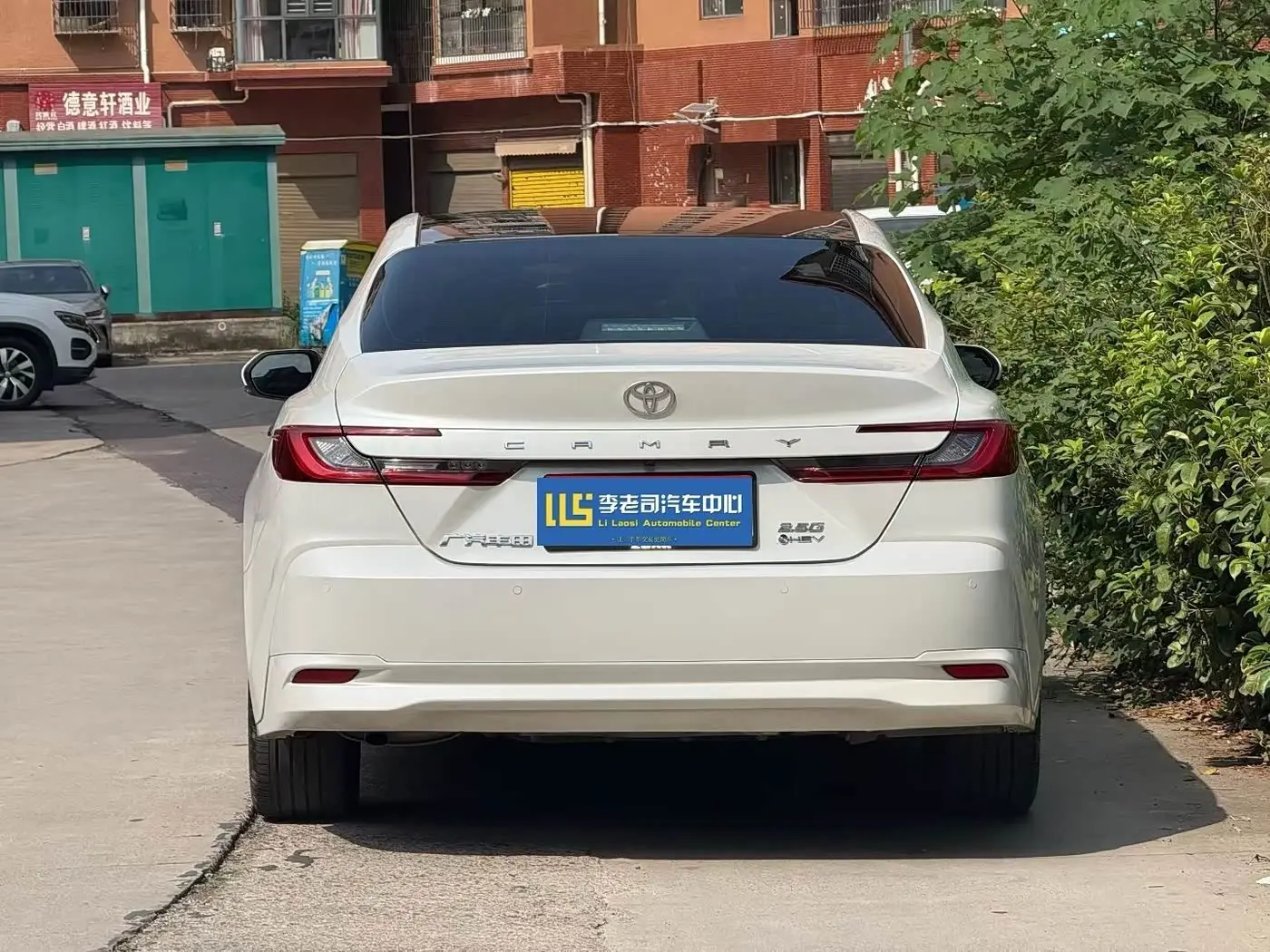 Toyota Camry 2025 — Photo 2/9