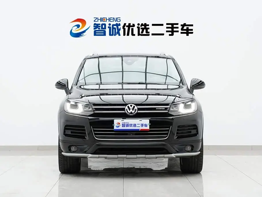 Volkswagen Touareg 2013 — ფოტო 2/20