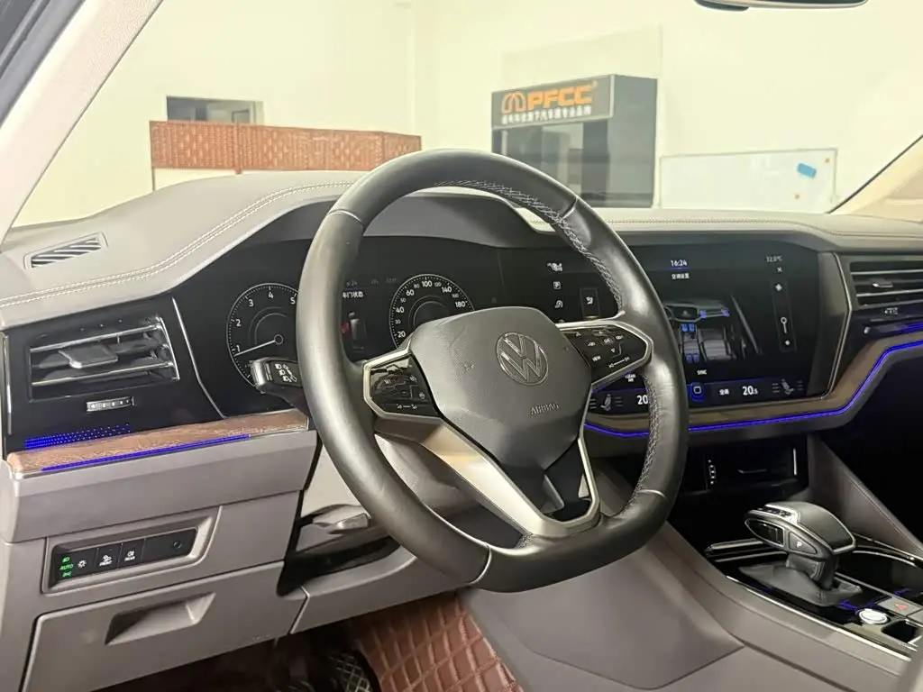 Volkswagen Touareg 2022 — Photo 20/20