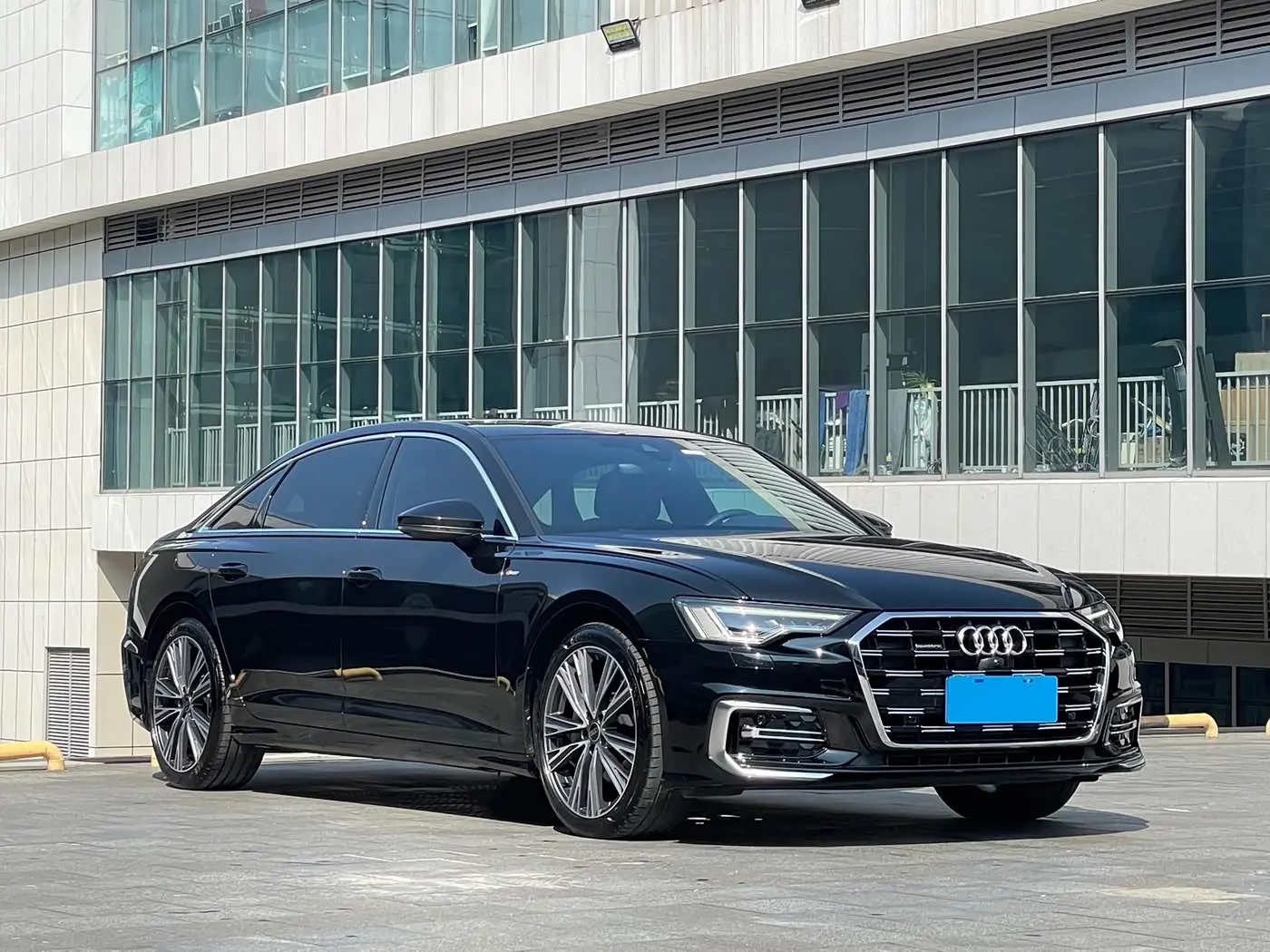 Audi A6L 2024 — Фото 2/17