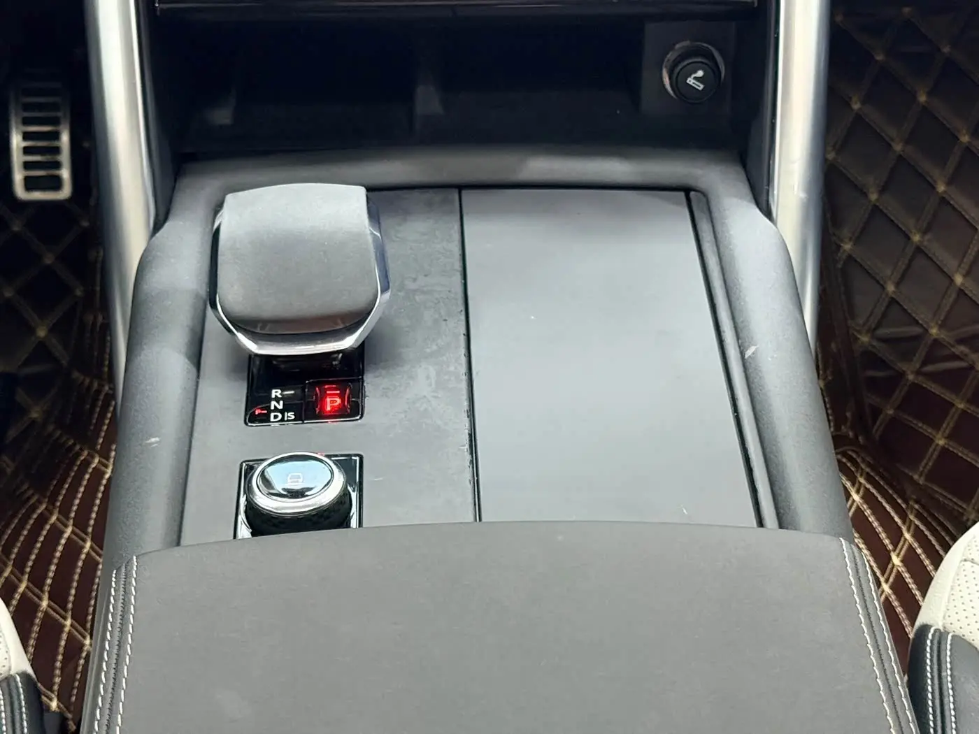 Land Rover Discovery 2021 — Şəkil 13/17