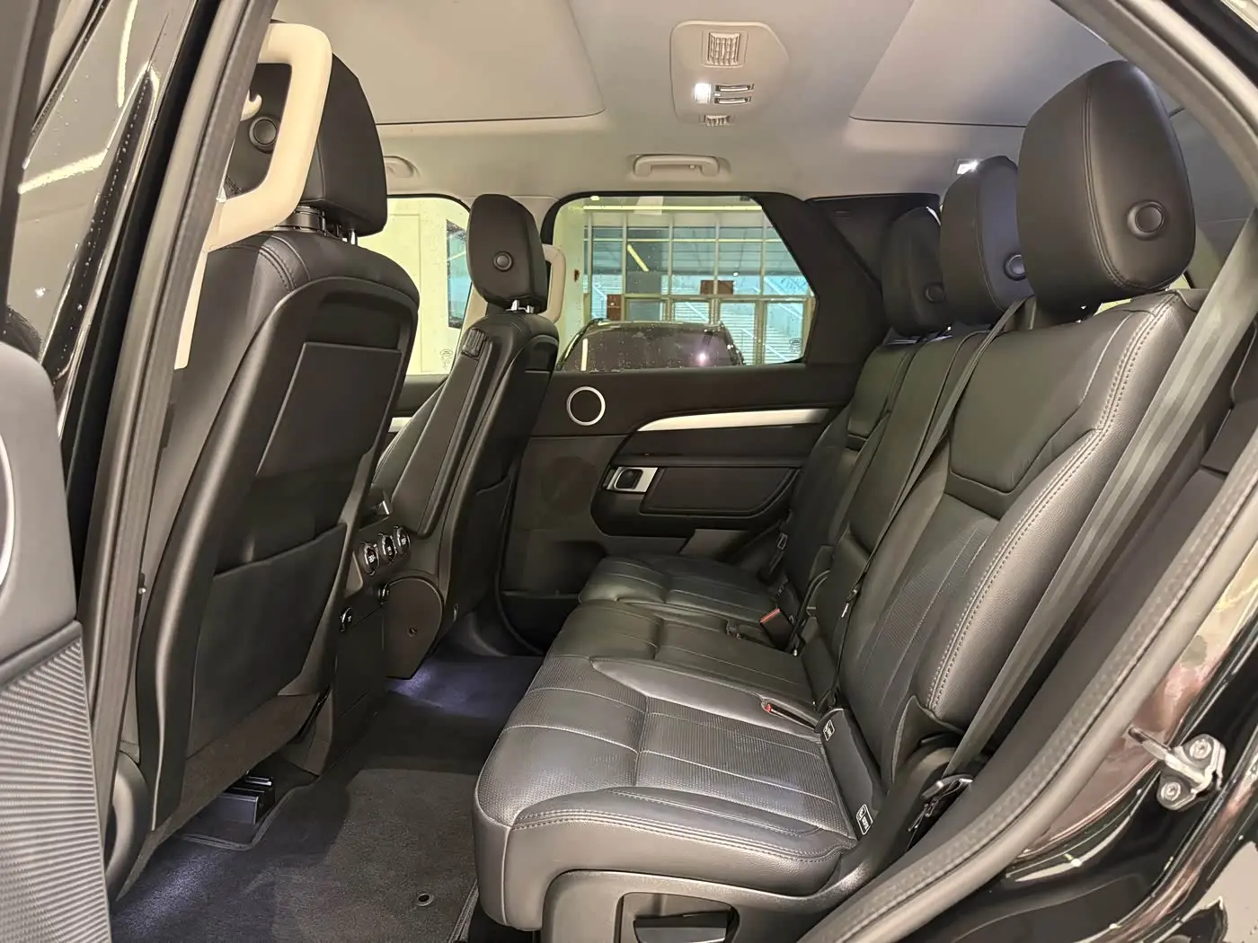 Land Rover Discovery 2021 — Photo 7/11