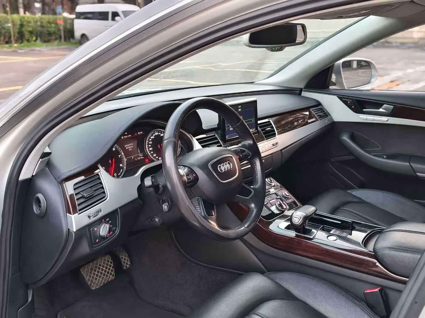 Audi A8 2015 — Photo 7/20