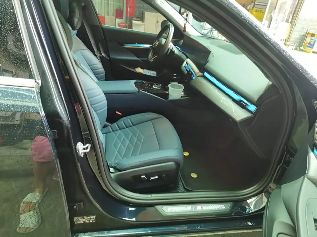 BMW 5 Series 2024 — Photo 19/20