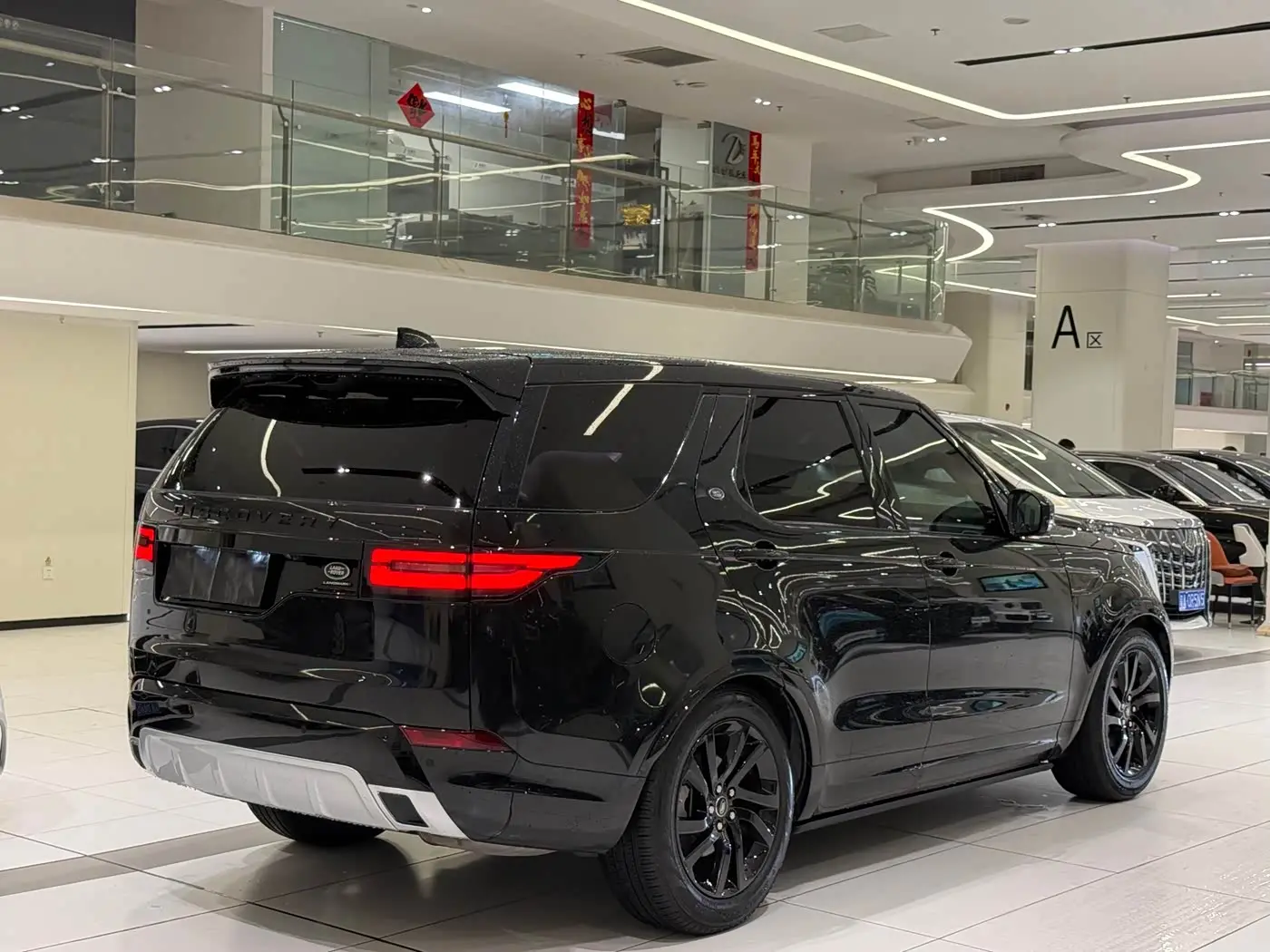 Land Rover Discovery 2021 — Photo 5/11