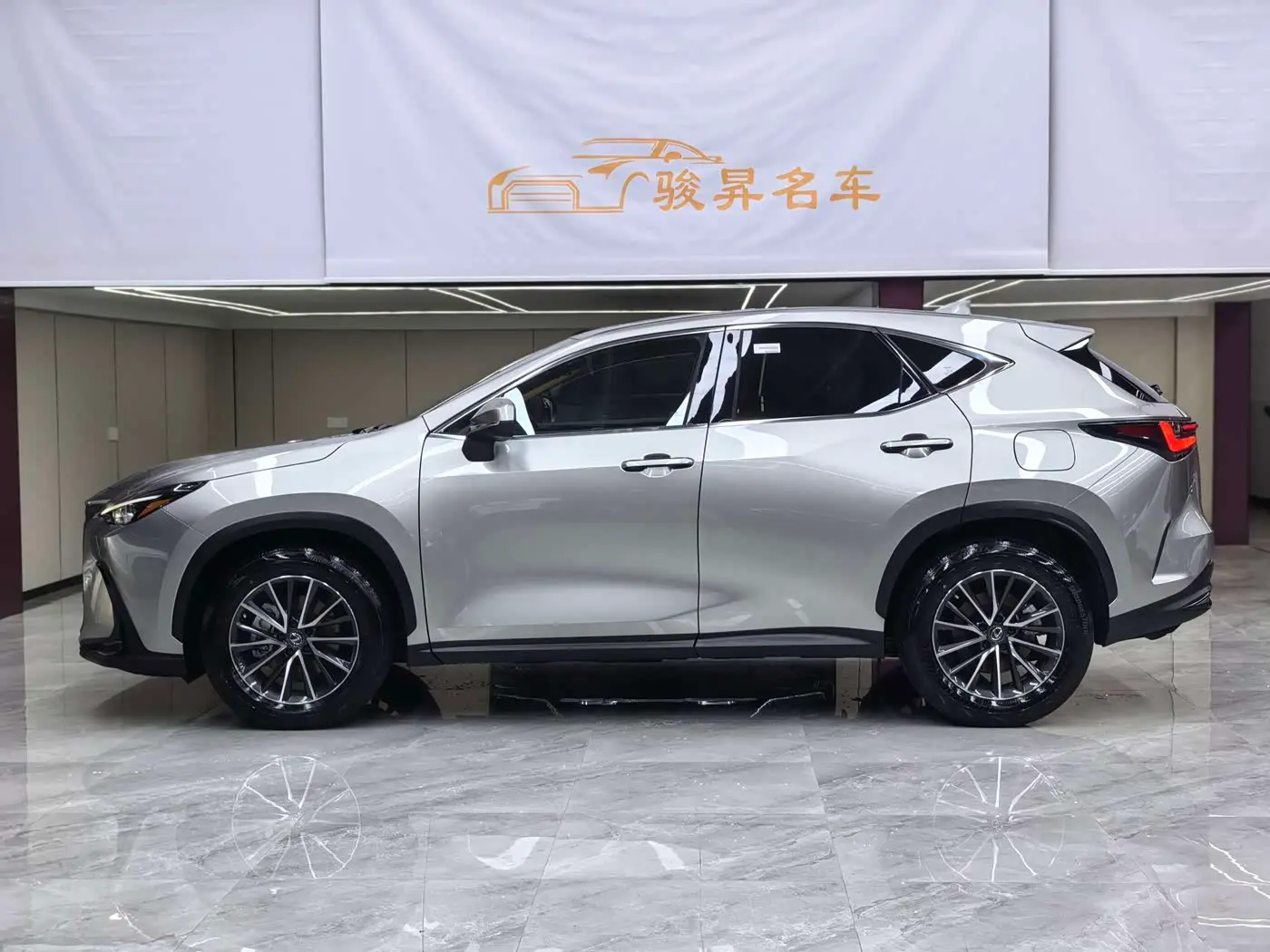 Lexus NX 2022 — Photo 7/20