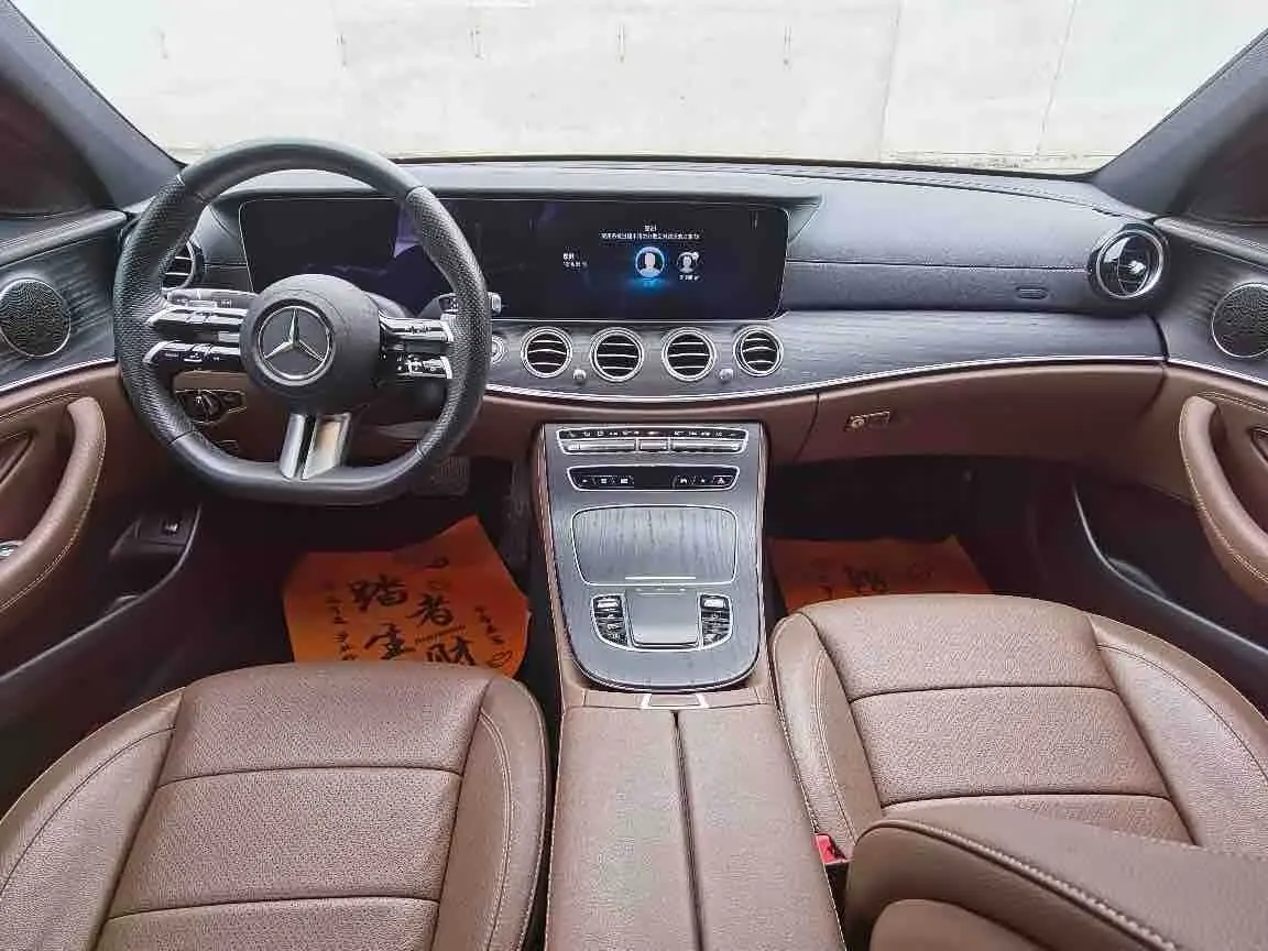 Mercedes-Benz E-Class 2023 — Фото 8/9