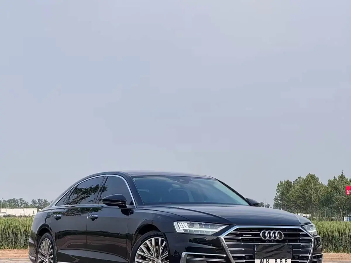 Audi A8 2021 — Photo 2/10