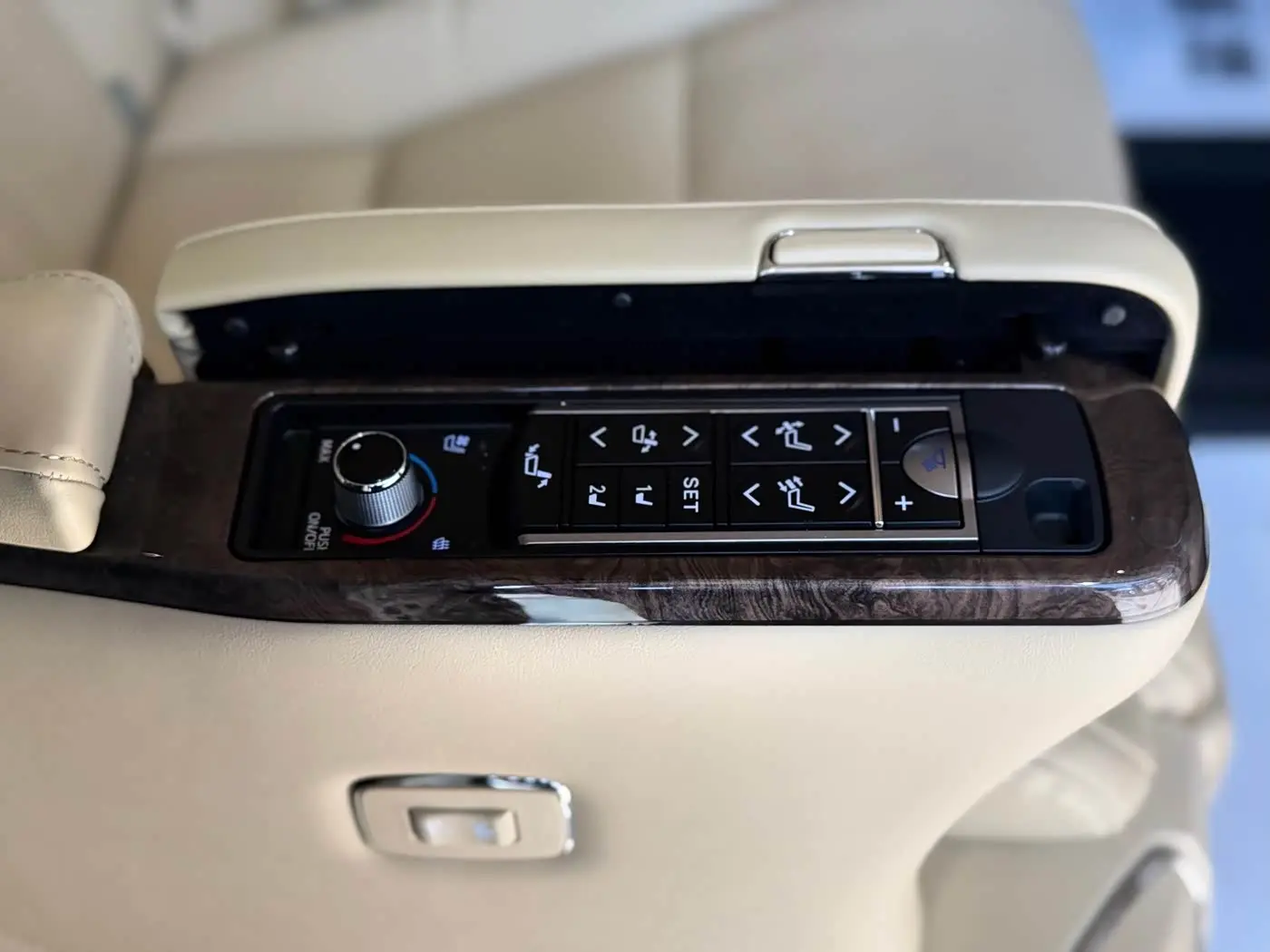 Toyota Alphard 2022 — Фото 18/20